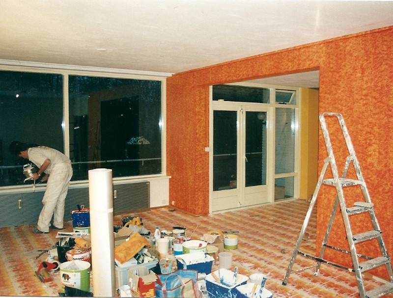 Schilder tijdens werk